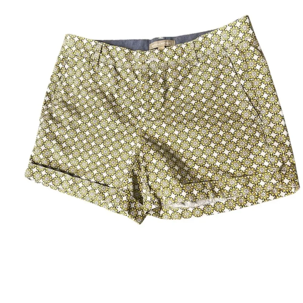 Banana Republic Off White with Yellow/Tan Print, Shorts,  Women's size 4--NWT